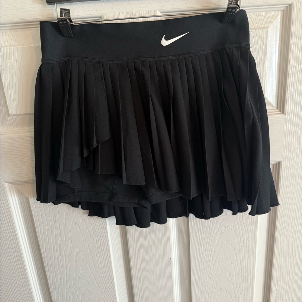 Nikecourt skort